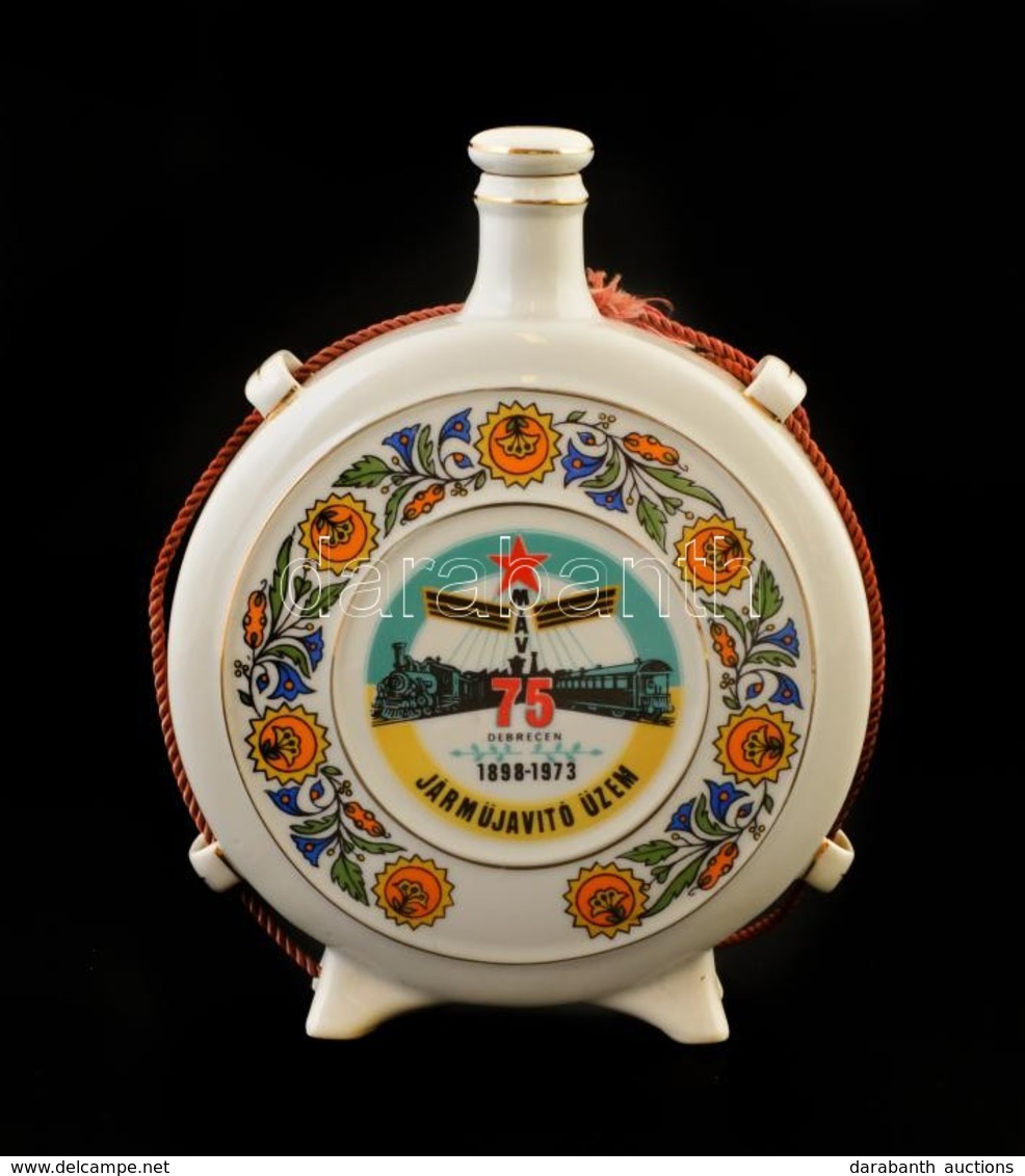 1973 Hollóházi '75 éves A MÁV Járműjavító Üzem' Porcelán Kulacs, Matricás, Jelzett, Kis Kopásnyomokkal, M: 22 Cm - Sonstige & Ohne Zuordnung