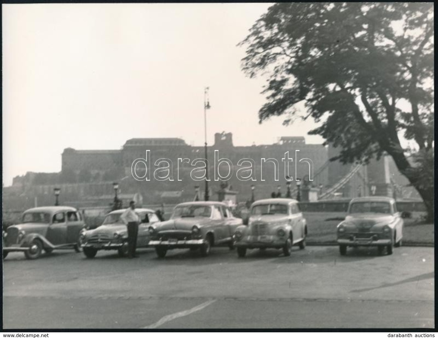 Cca 1960 Budapest, Széchenyi Tér, Lánchíd, Parkoló Autók A Pesti Oldalon, Háttérben A Még Romos Budai Vár, Fotó Szép áll - Sonstige & Ohne Zuordnung