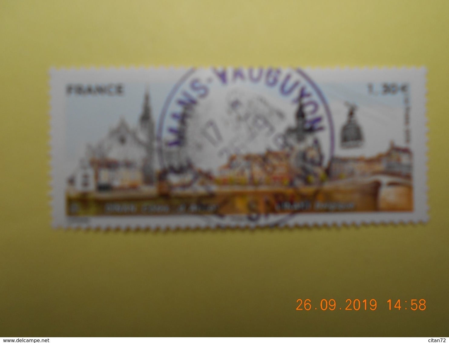 FRANCE 2019   DINAN (Cotes D'Armor)       DINAND (Belgique)    Beau Cachet  Rond Sur Timbre Neuf - Gebraucht