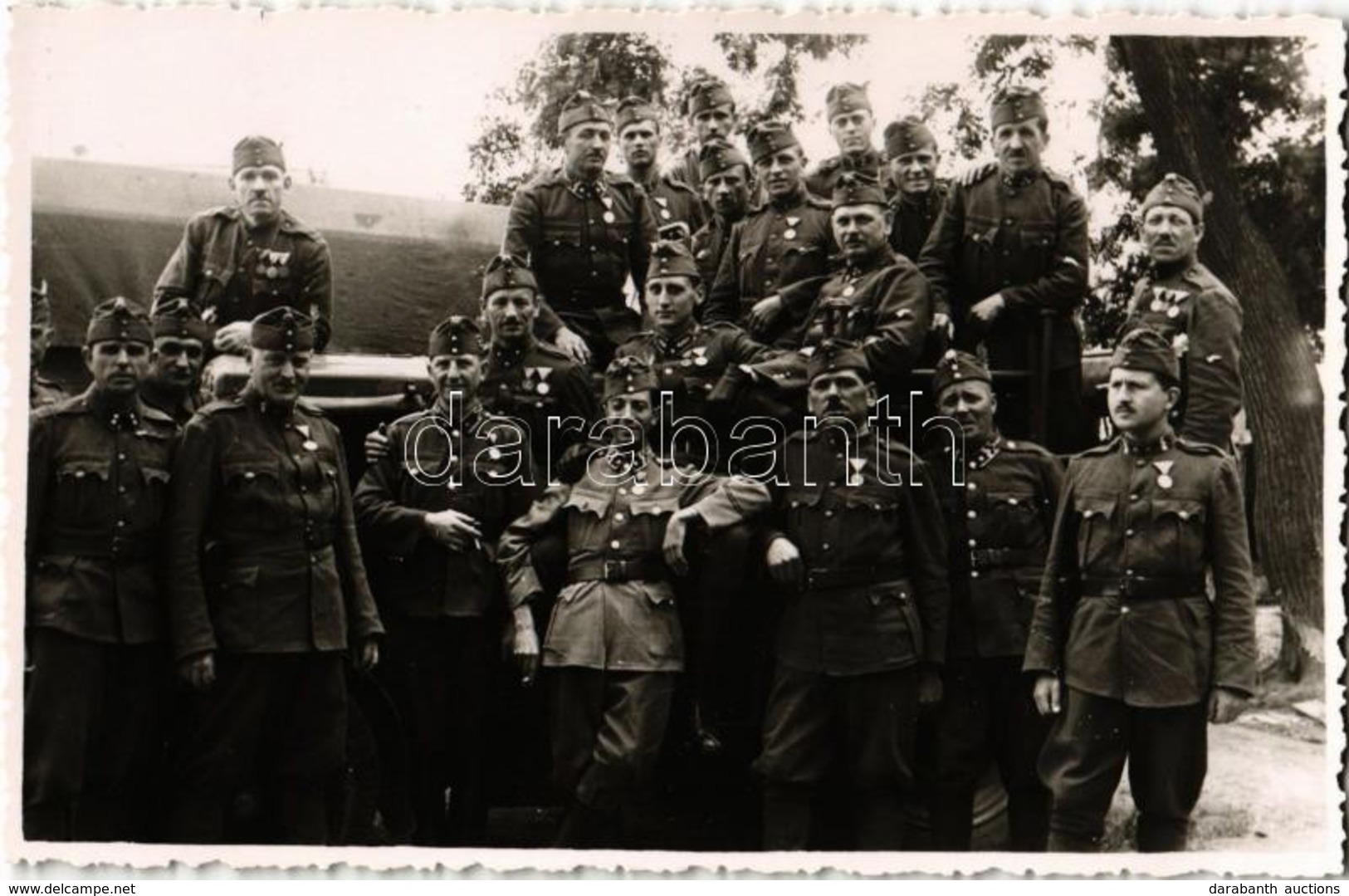 * T2 Honvéd Gépkocsizó Egység / Hungarian Soldiers With Automobile, Motorized Unit. Photo - Ohne Zuordnung