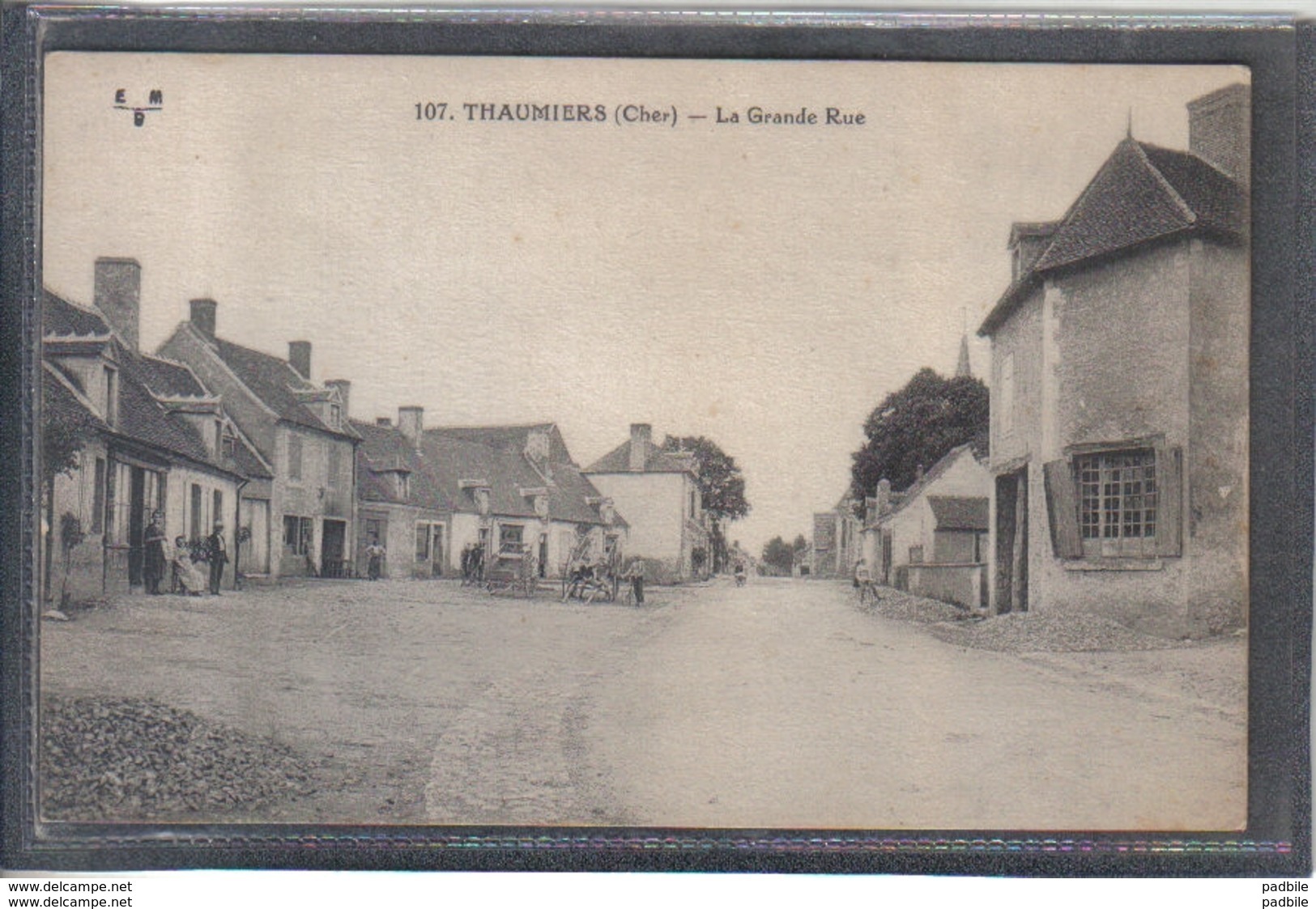 Carte Postale 18. Thaumiers  La Grande Rue Très Beau Plan - Thaumiers