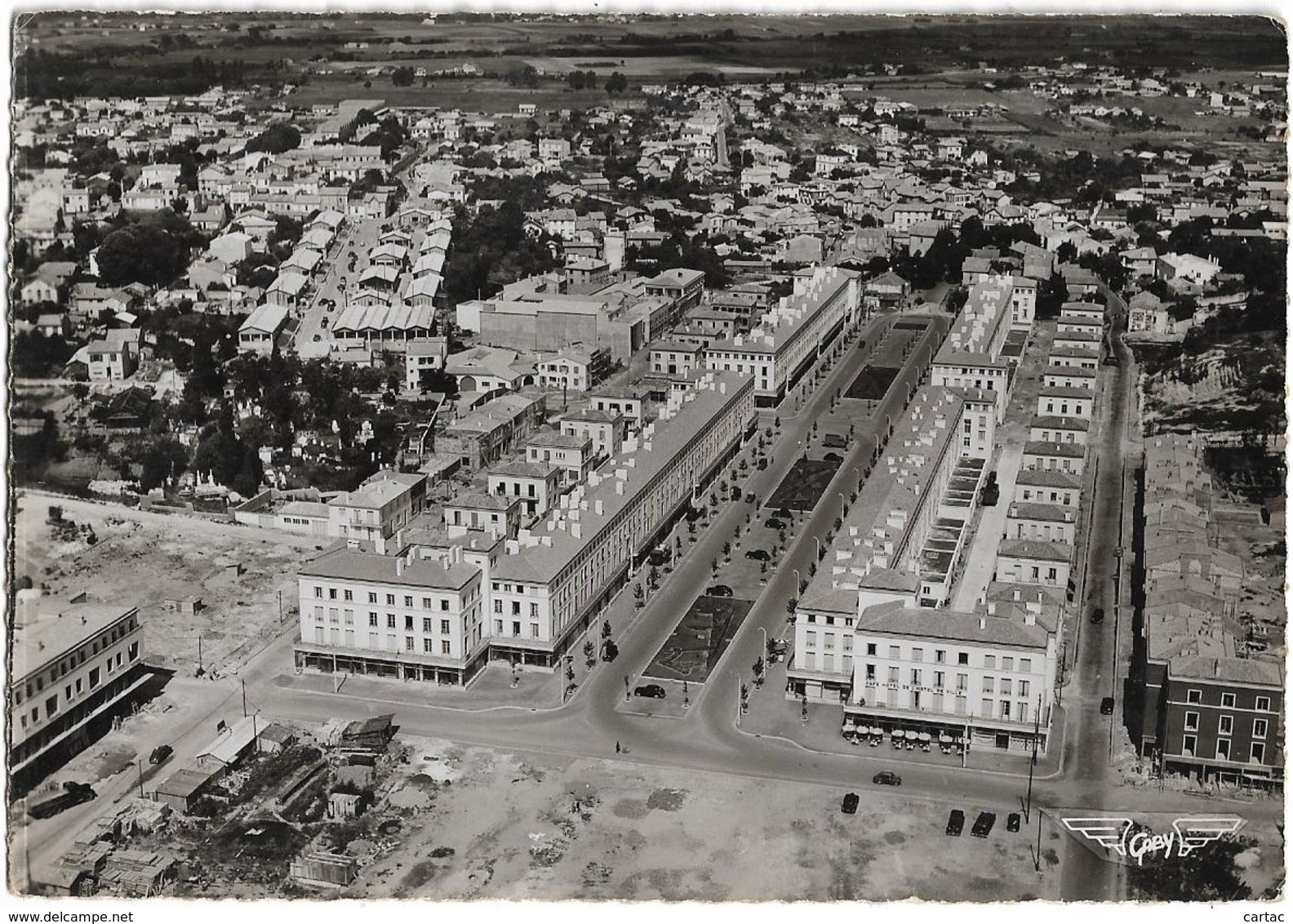 D17 - ROYAN - VUE AERIENNE - LE BOULEVARD ARISTIDE BRIAND - CPSM Dentelée Grand Format En Noir Et Blanc - Royan