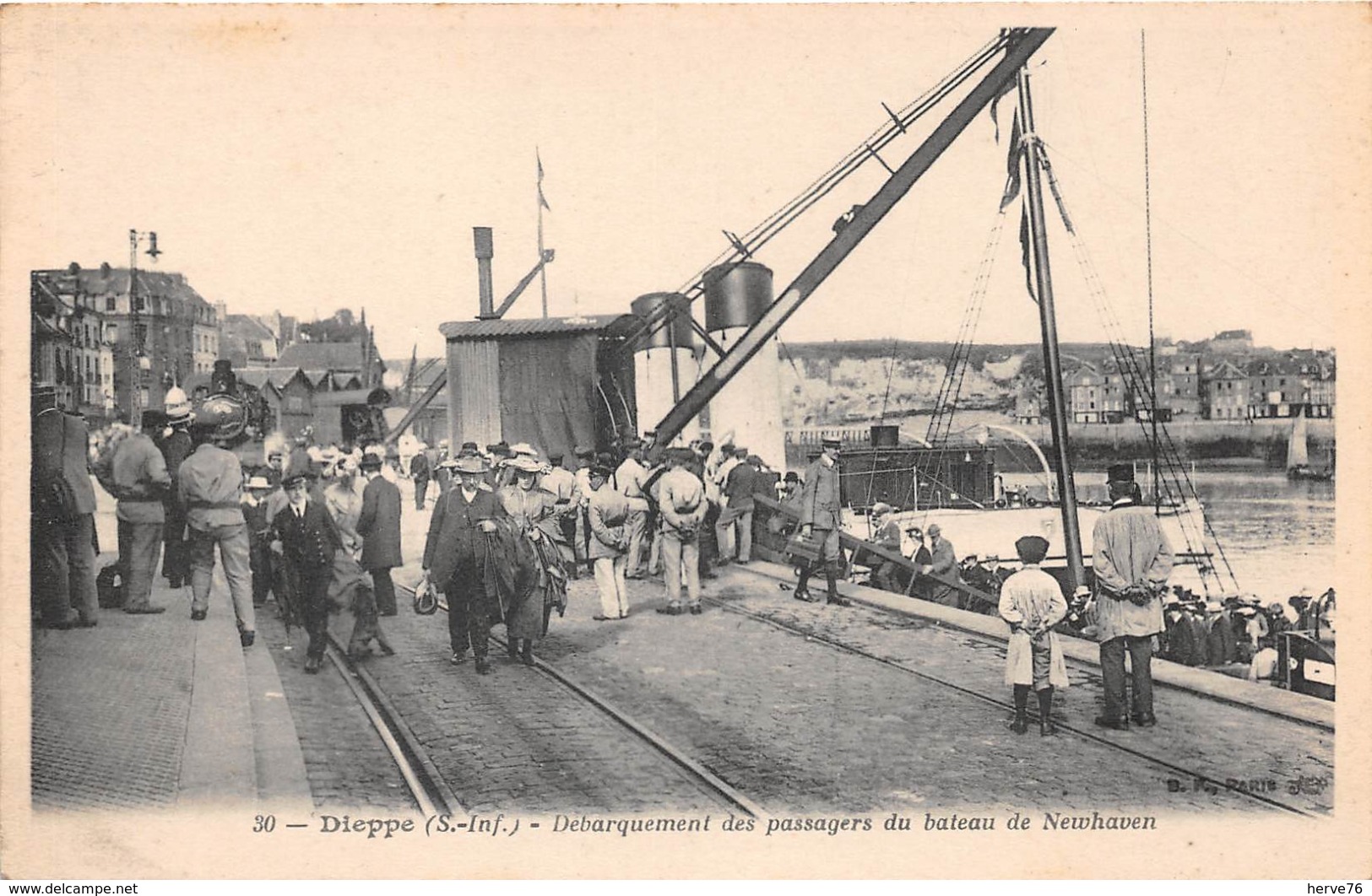 DIEPPE - Débarquement Des Passagers Du Bateau De Newhaven - Dieppe