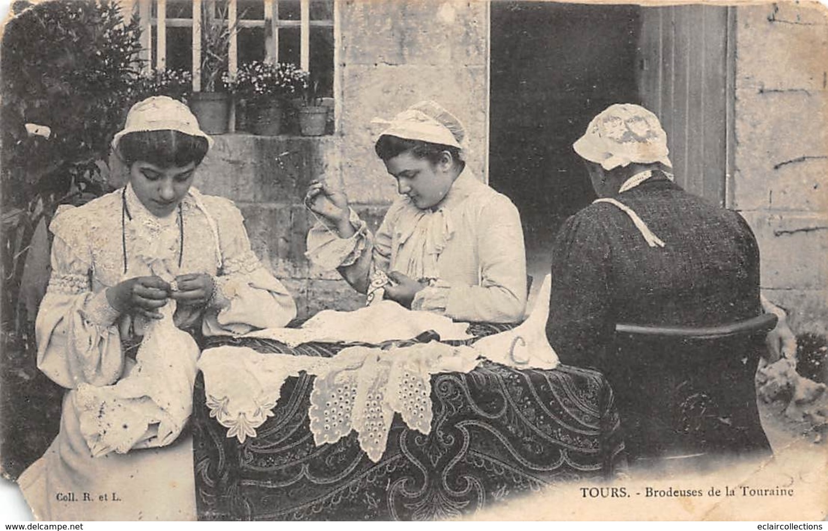 Thème.  Métiers Divers. Textile    37   Tours. Brodeuses De La Touraine      (Voir Scan) - Otros & Sin Clasificación