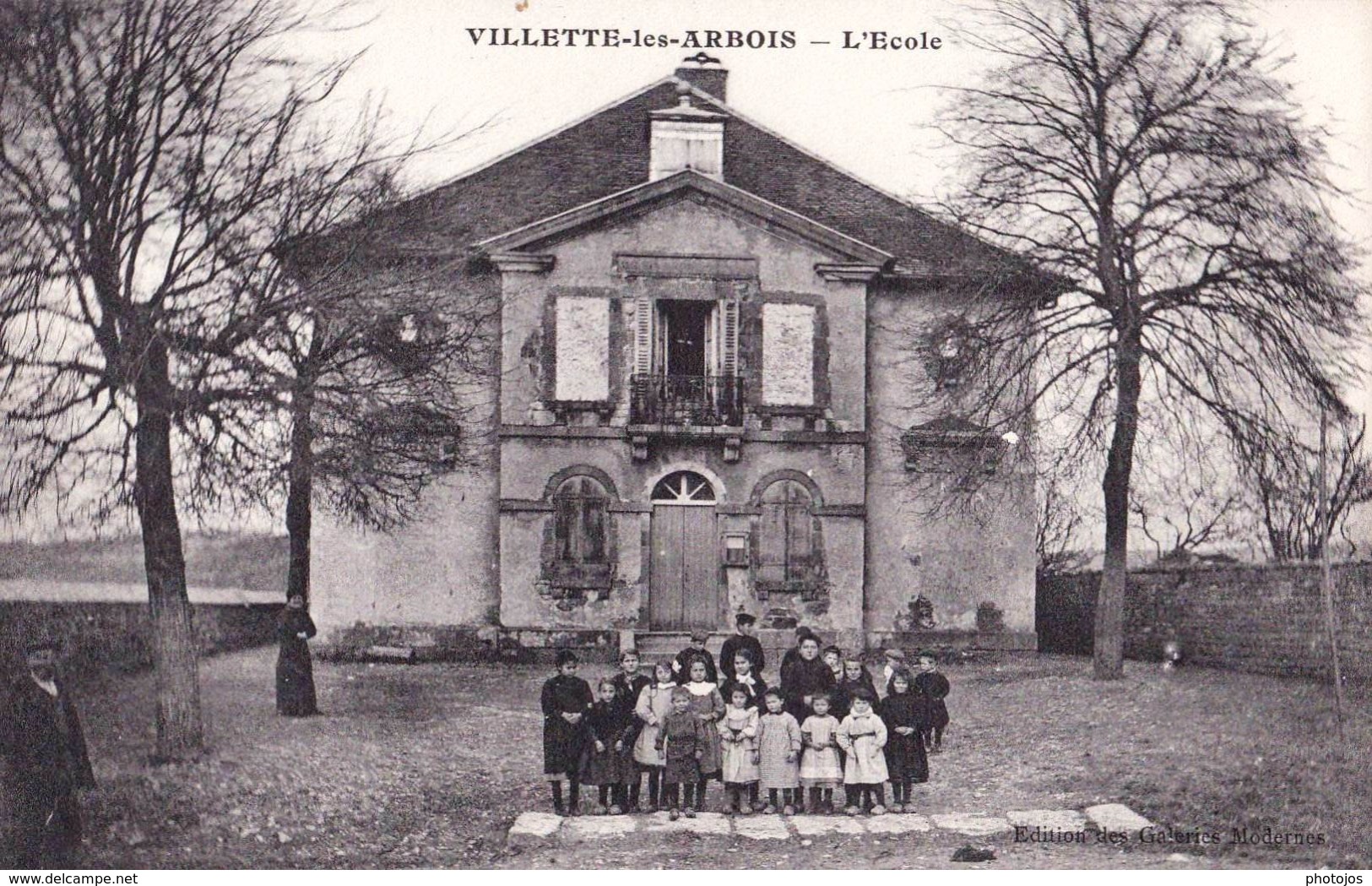 CPA : Villette Les Arbois (39) Rare L'école   Animée Enfants  Petite Commune Petite école !  Ed Galeries - Autres & Non Classés