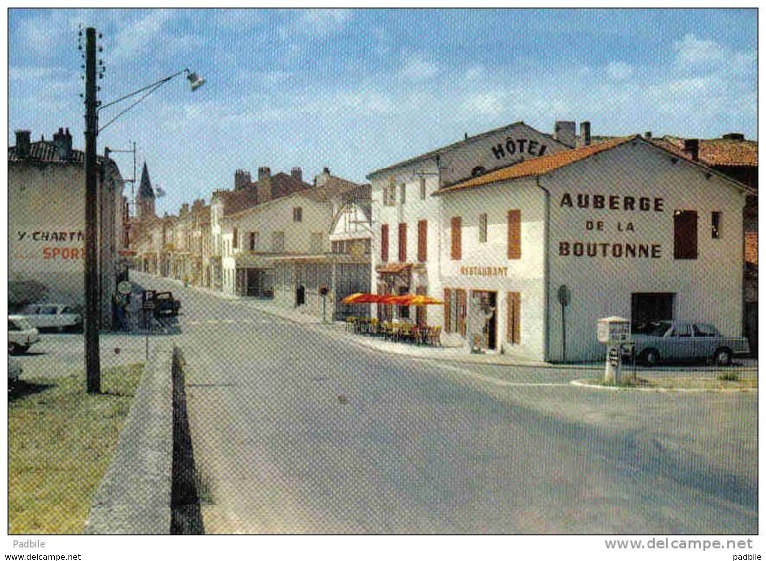 Carte Postale 79.  Brioux-sur-Boutonne   Auberge De La Boutonne  Sur La Grand'Rue  Trés Beau Plan - Brioux Sur Boutonne