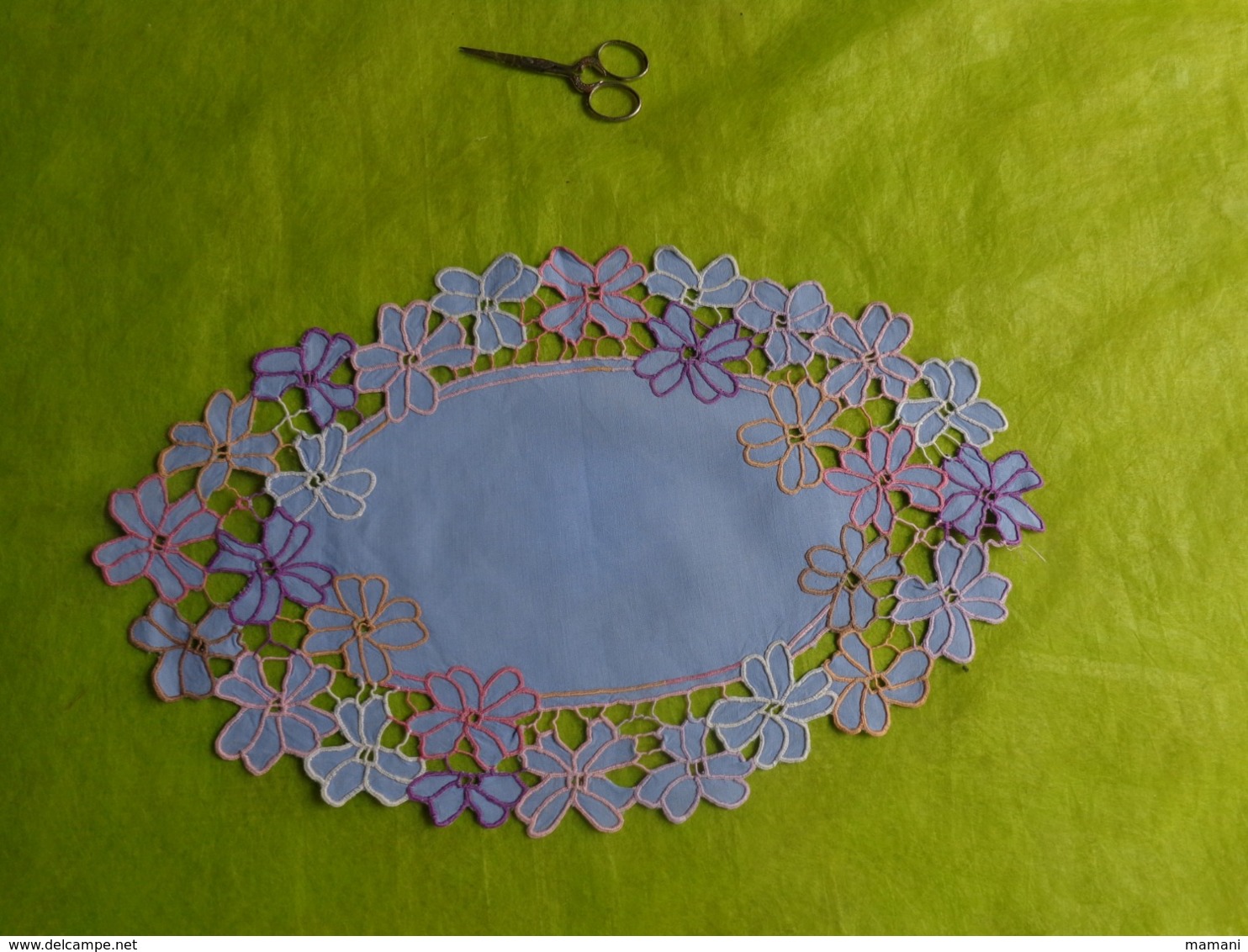 lot de 18 napperons blanc et couleur pour loisir creatif (violette-mimosa chardon oiseau etc.....