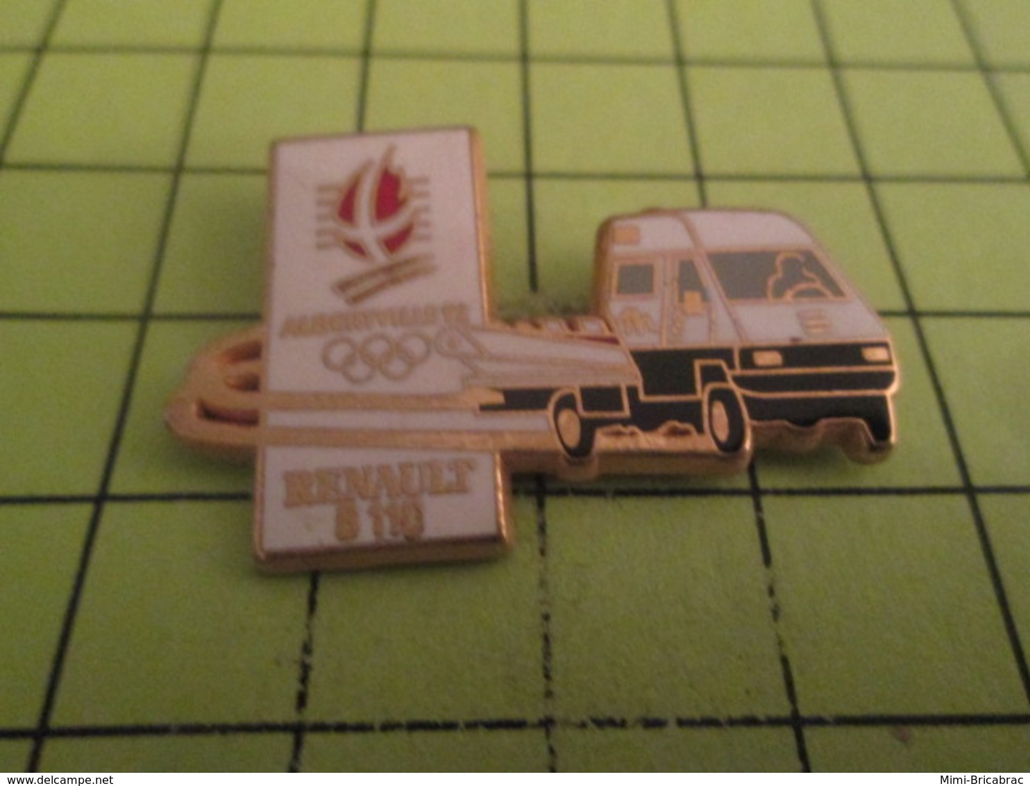 611b Pin's Pins / Beau Et Rare / THEME : JEUX OLYMPIQUES / ALBERTVILLE 1992 FOURGON RENAULT B110 - Jeux Olympiques