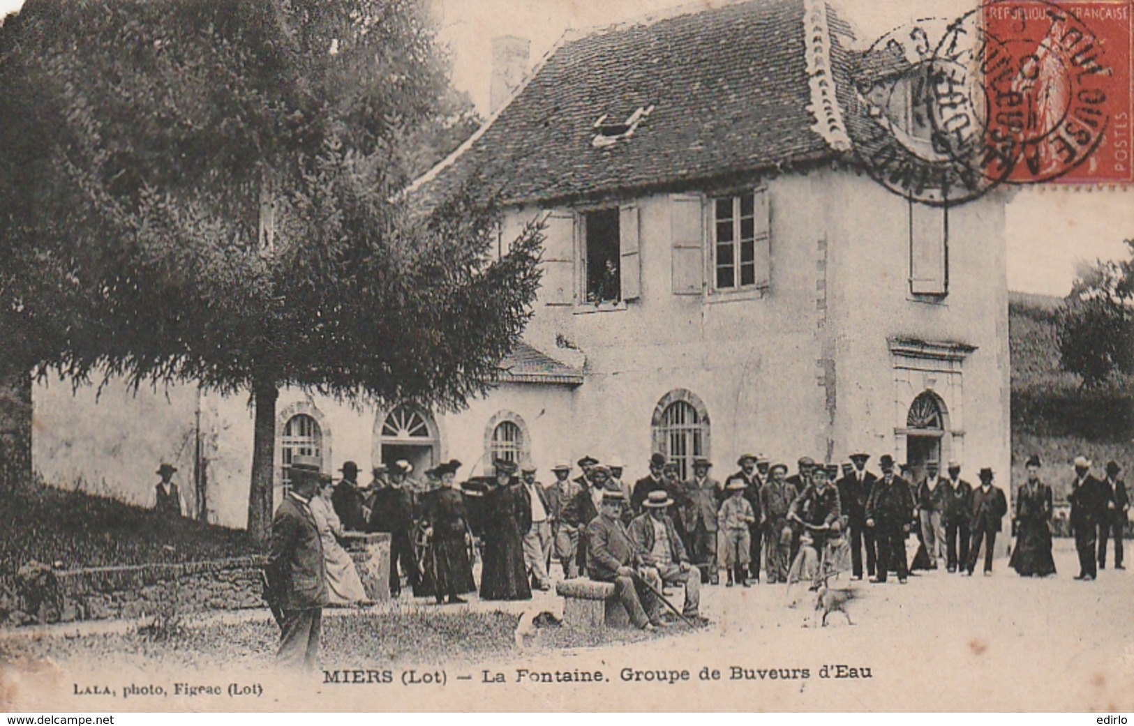 *** 46  ***  MIERS  La Fontaine Groupe De Buveurs D'eau - TB(très Leger Manque Angle Haut Gauche - Autres & Non Classés