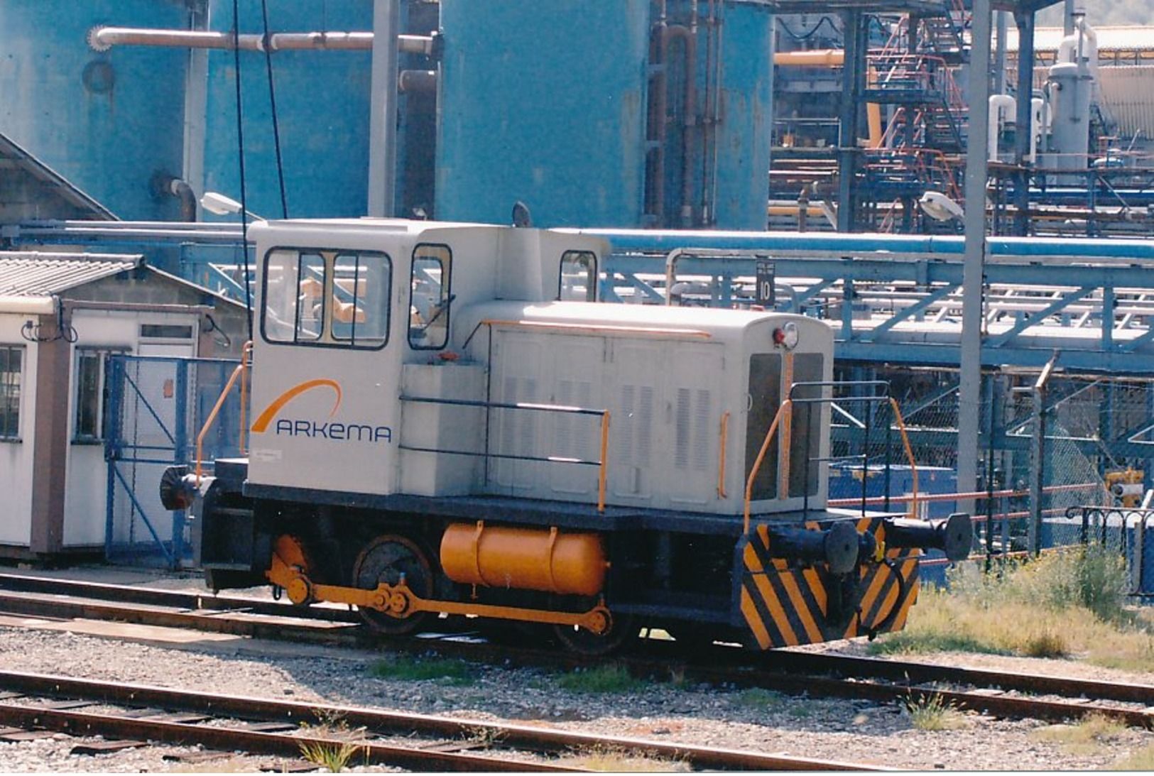 Jarrie (38) 15/09/2005 - Un Locotracteur Sur L’embranchement Particulier De La Société Arkema En Gare De Jarrie-Vizille - Vizille