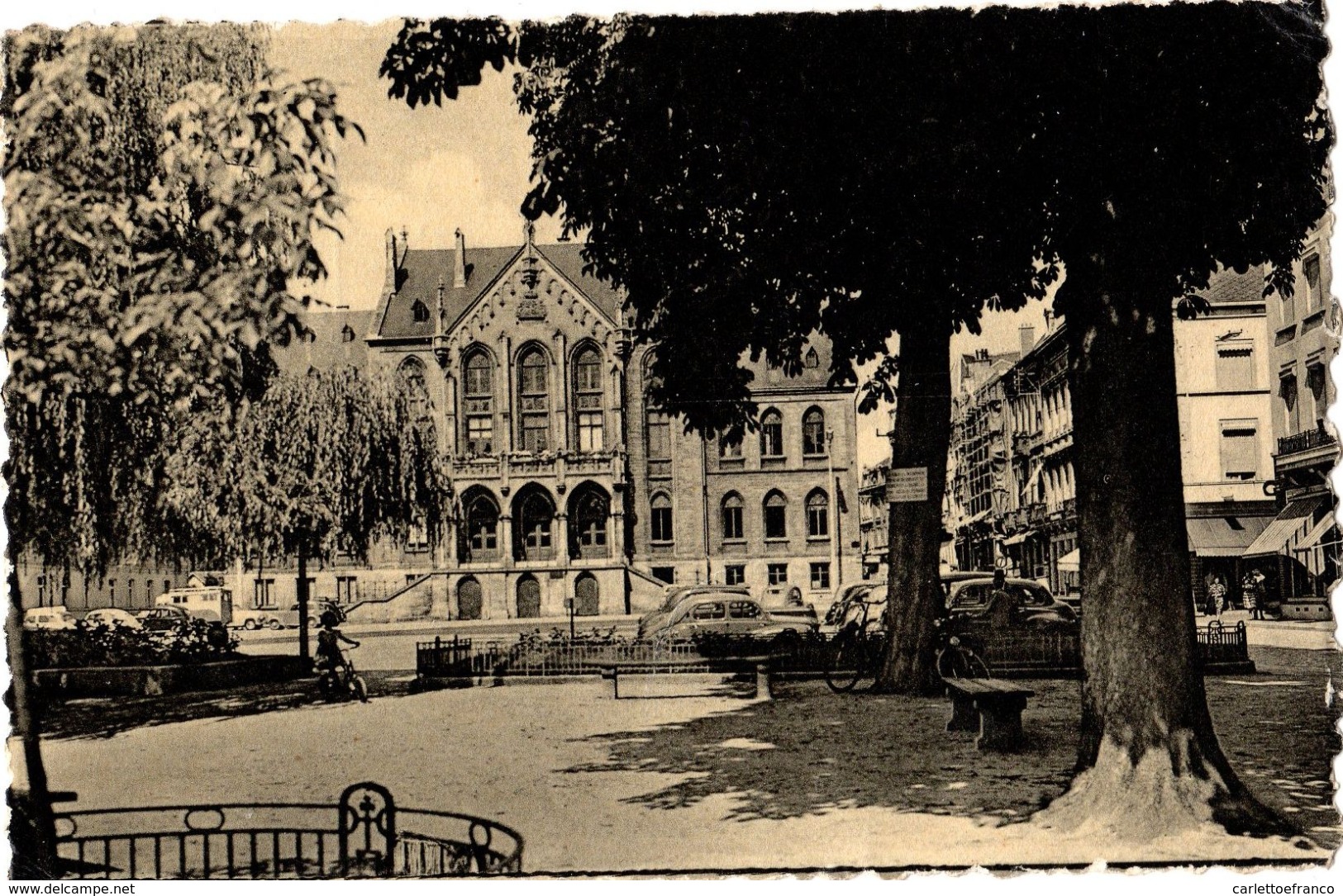 La Place Leopold Et Le Palais De Justice ( 222 ) - Arlon