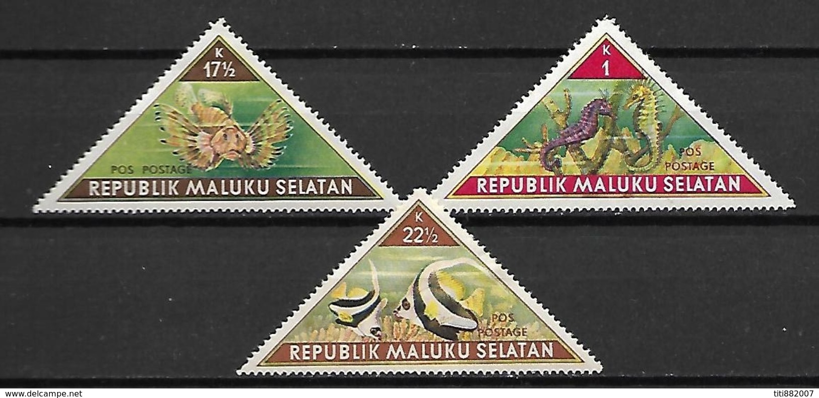 MALAISIE  /  MALUKU SELATAN   -  Timbres De Fantaisie Triangulaires  .  Poissons Exotiques - Poissons