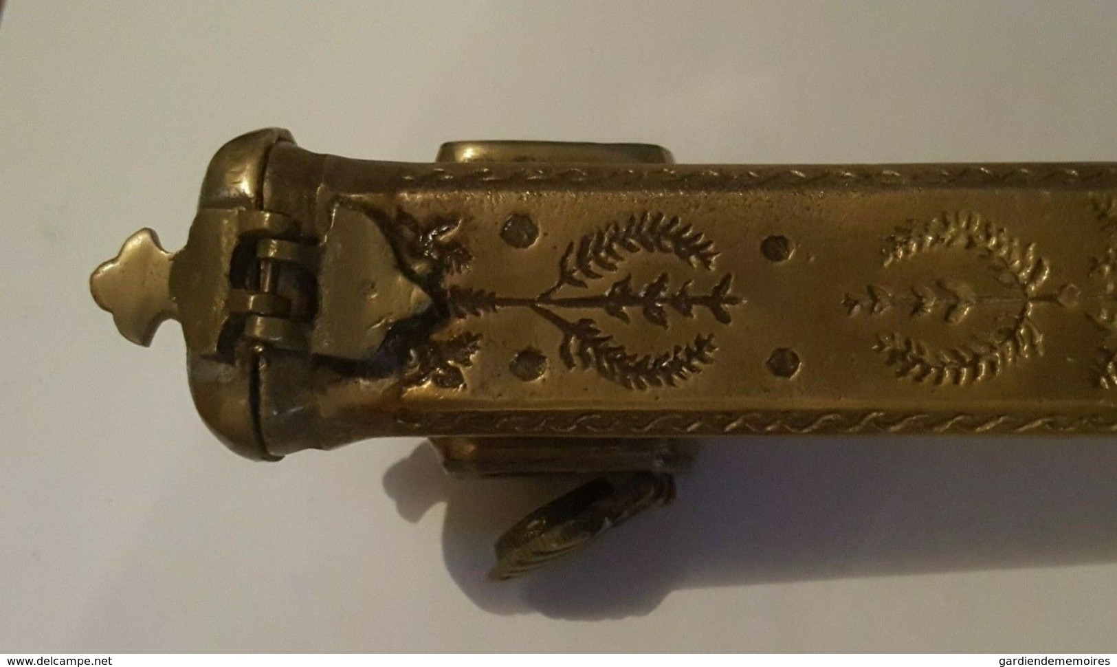 Encrier de Voyage / Porte Plume en Bronze Doré Perse? Moyen-Orient? 18ème?