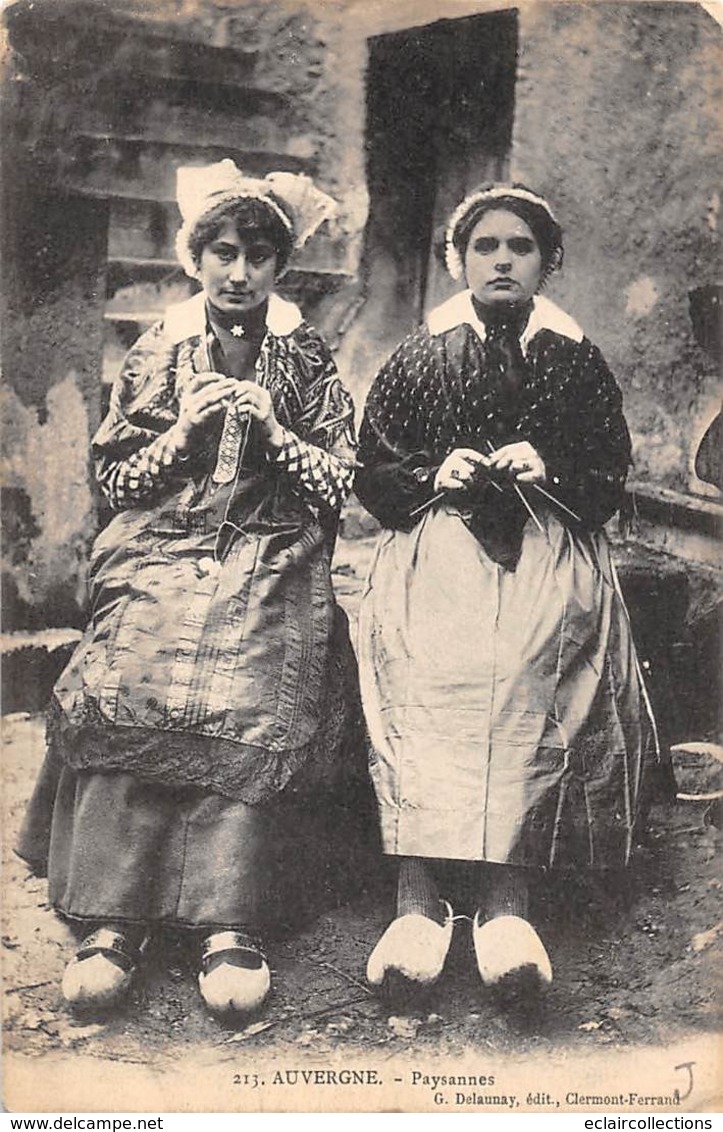 Thème.  Métiers Divers. Tricot.     Auvergne     Paysannes   Tricotant    (Voir Scan) - Otros & Sin Clasificación