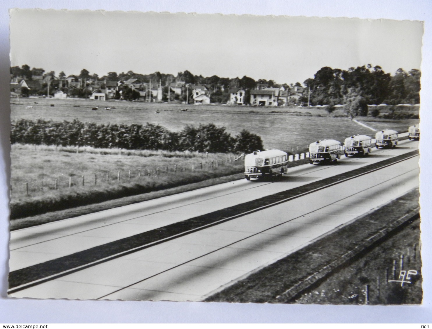 CP 78  Yvelines - BOIS D'ARCY - L'Autoroute - Autobus En Convoi - Bois D'Arcy