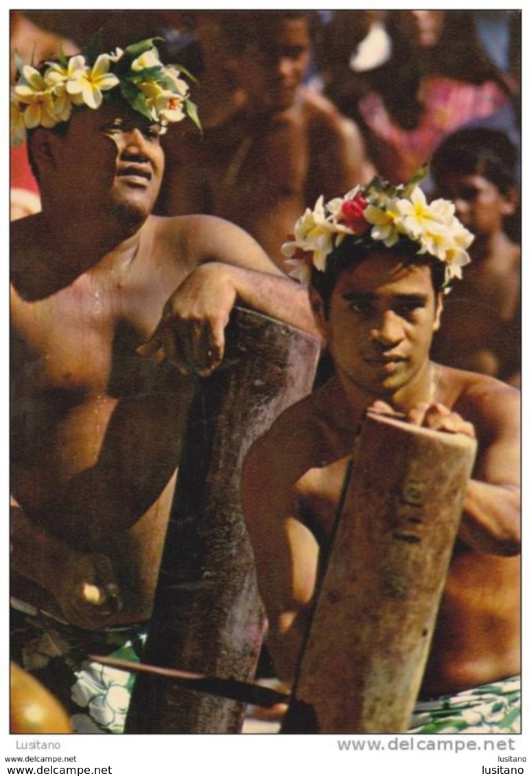 TAHITI - Native Men - Orchestre Tambours - Tahiti