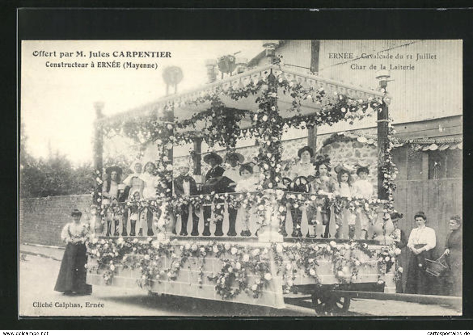 CPA Ernée, Cavalcade Du 11 Juillet, Char De La Laiterie - Autres & Non Classés