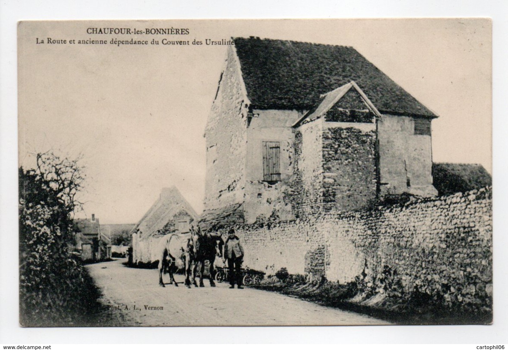 - CPA CHAUFOUR-LES-BONNIÈRES (78) - La Route Et Ancienne Dépendance Du Couvent Des Ursulines - Photo A. L. - - Andere & Zonder Classificatie