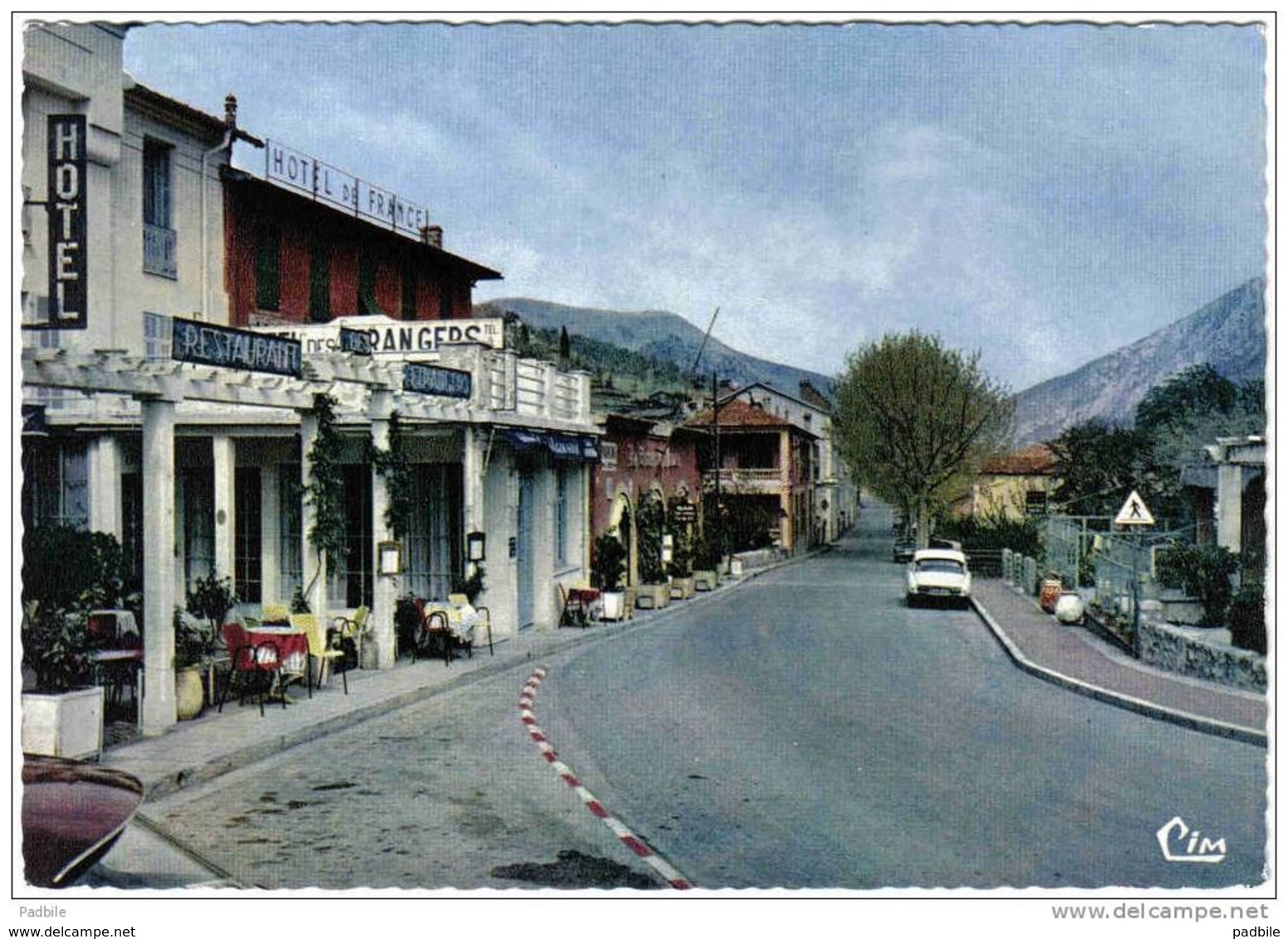 Carte Postale 06. Sospel  Hotel Restaurant De France Et Des Etrangers DS Citroën Trés Beau Plan - Sospel