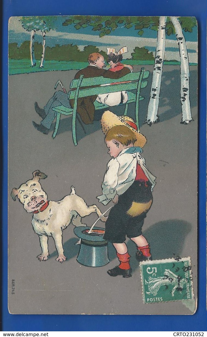 Petit Garçon Et Chien  Pissant Dans Un Chapeau - 1900-1949