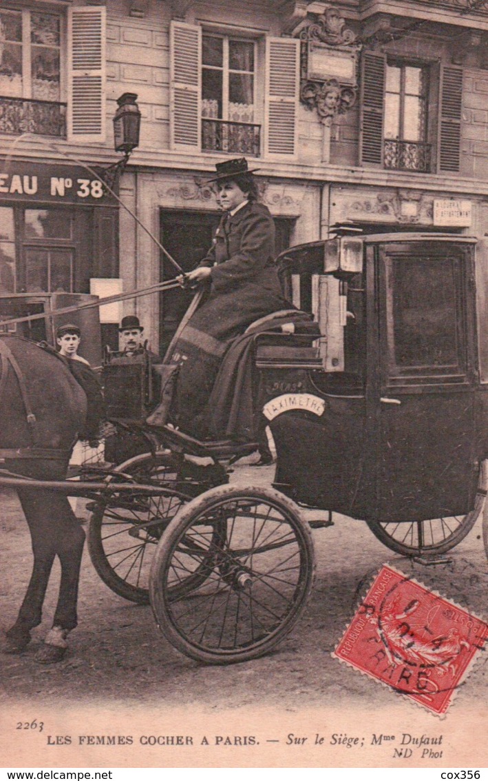 .CPA 95 Paris : Les Femmes Cocher à Paris : Sur Le Siège, Mme Dufaut - Petits Métiers à Paris