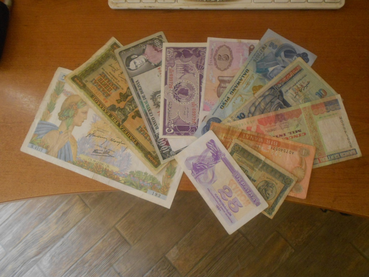 FRANCE   -  KAZAKISTAN  -  GREECE    AND  OTHERS   10  BILLETS  LOT - 1955-1959 Surchargés En Nouveaux Francs