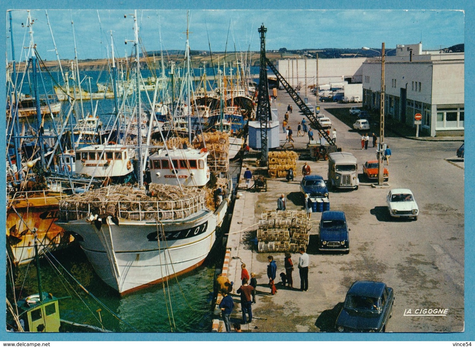 Citroen Type H DS Renault R8 4L Peugeot 204 403 Alfa Romeo GT Veloce - DOUARNENEZ - Le Port - Passenger Cars