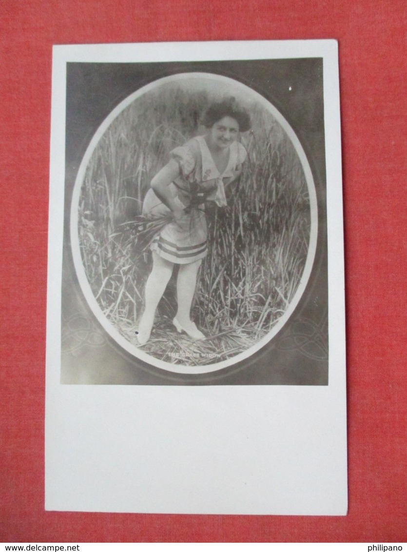 RPPC  The Grass Widow       Ref 3643 - Fashion