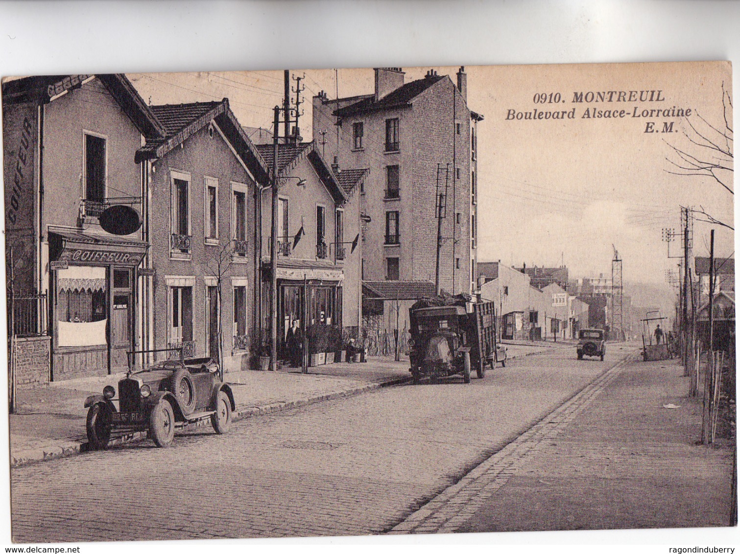 CPA - 93 - MONTREUIL - Boulevard Alsace Lorraine En 1930 - Camion, Voit De Tourisme Décapotable - COIFFEUR, CAFE TABAC - Montreuil