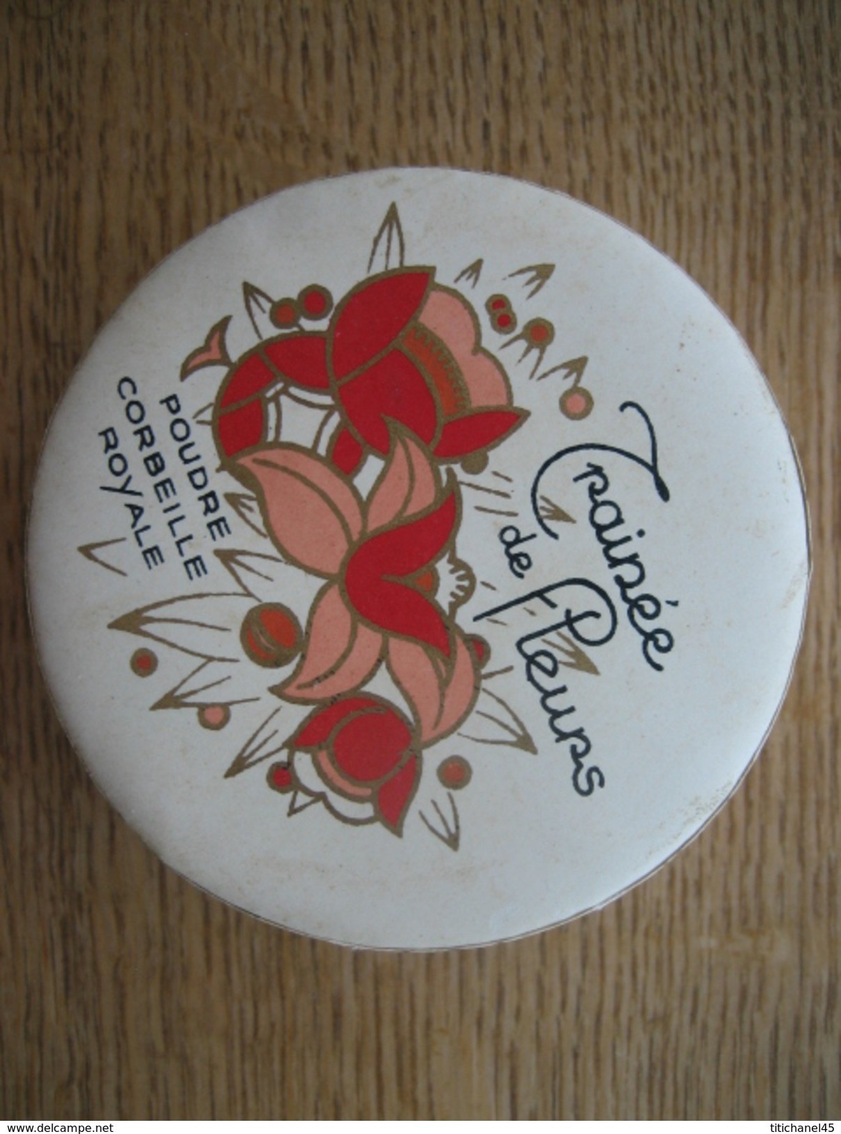 Jolie Et Ancienne Boîte à Poudre - TRAINEE DE FLEURS De CORBEILLE ROYALE - Toebehoren