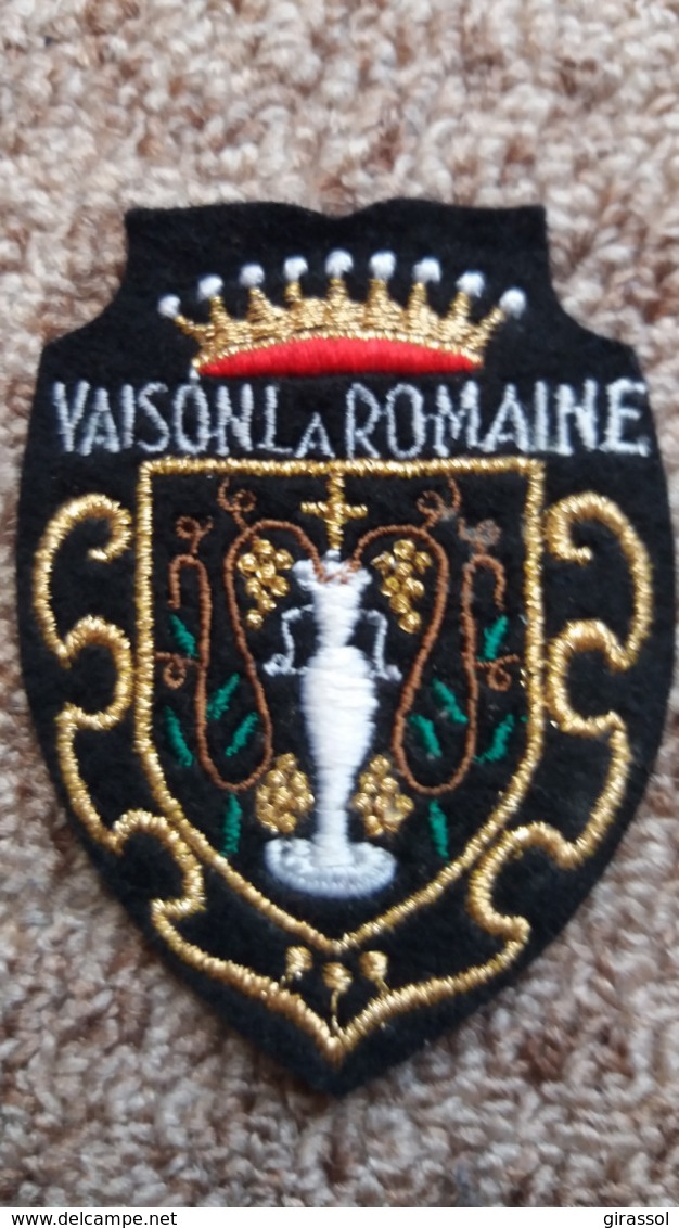 ECUSSON TISSU VAISON LA ROMAINE VAUCLUSE ARMOIRIES BLASON   VOIR AUTRES MODELES DANS MA BOUTIQUE ET CELLE ULTIMA31 - Ecussons Tissu