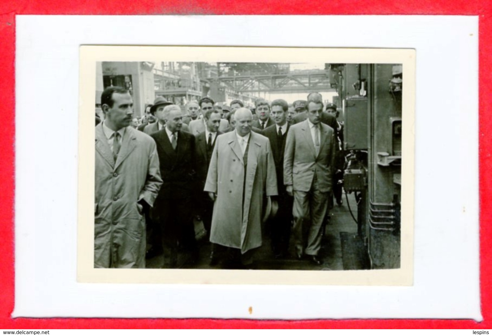 78 - FLINS -  KHROUCHTCHEV, Homme D'état Soviétique Visite De L'usine Renault 31 Mars 1960 - 7 Photos Format 7.5 X 10.50 - Flins Sur Seine