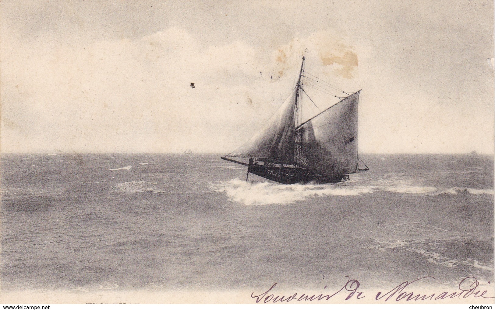 14. TROUVILLE. CPA. BATEAU. GROSSE MER. ANNEE 1906 + TEXTE. - Trouville