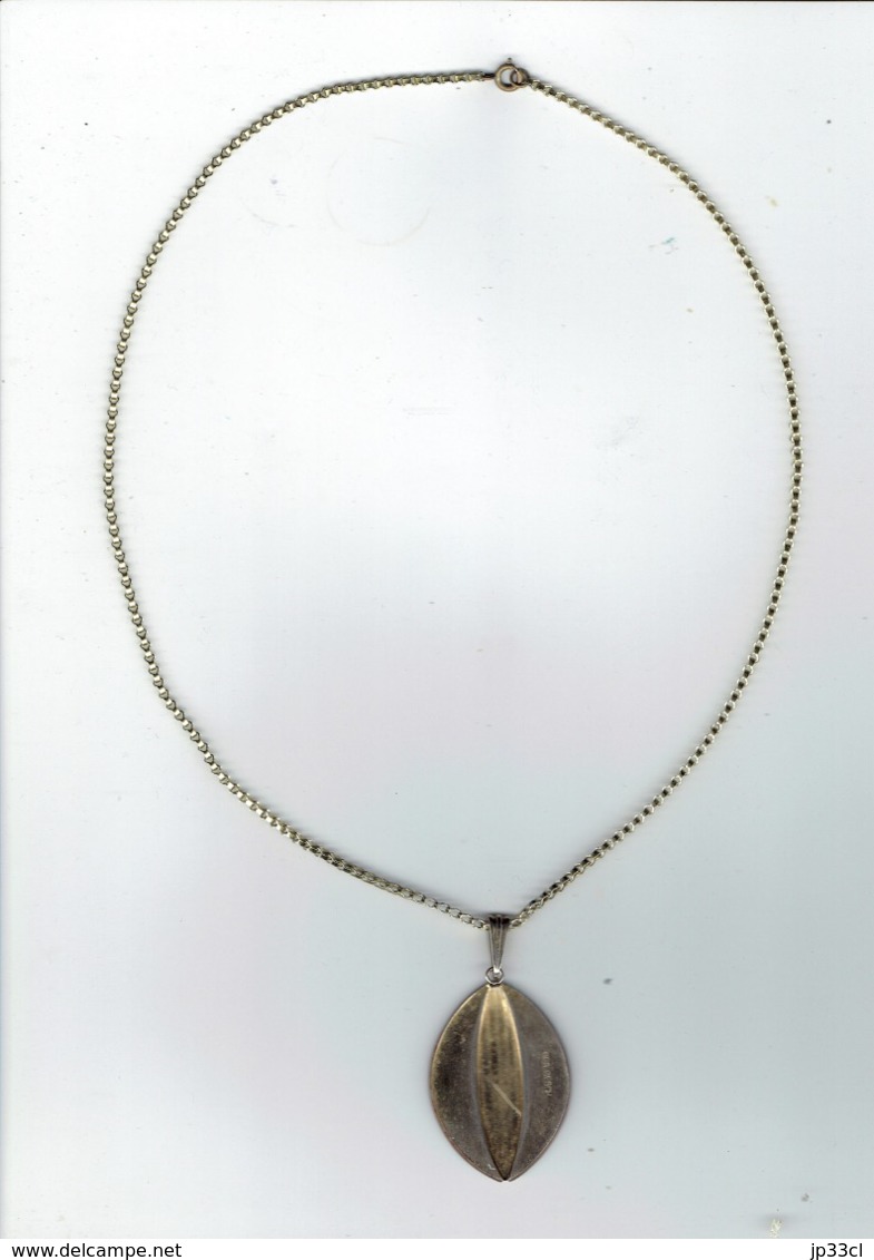 Ancien Collier Avec Pendentif Nacré (poids : 14 Gr. - Matière Inconnue - Mention "ges Gesch" Au Dos) - Colliers/Chaînes