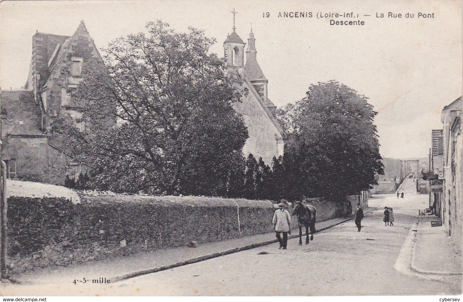 ANCENIS - La Rue Du Pont - Descente - Un Homme Et Son Cheval - Eglise - TBE - Ancenis