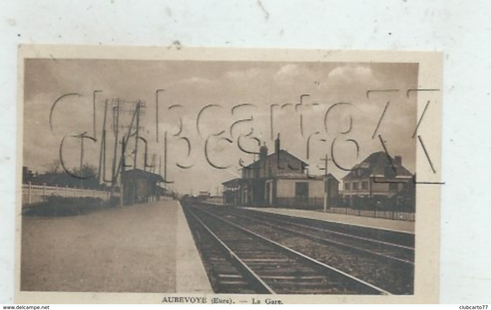 Aubevoye (27) : Le Côté Des Voies Et Des Quais De La Gare En 1930 PF - Aubevoye