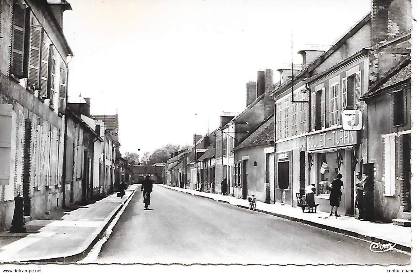 FERE CHAMPENOISE ( 51 ) - Rue De Corroy  ( C.P.S.M. , Pt - Ft ) - Fère-Champenoise