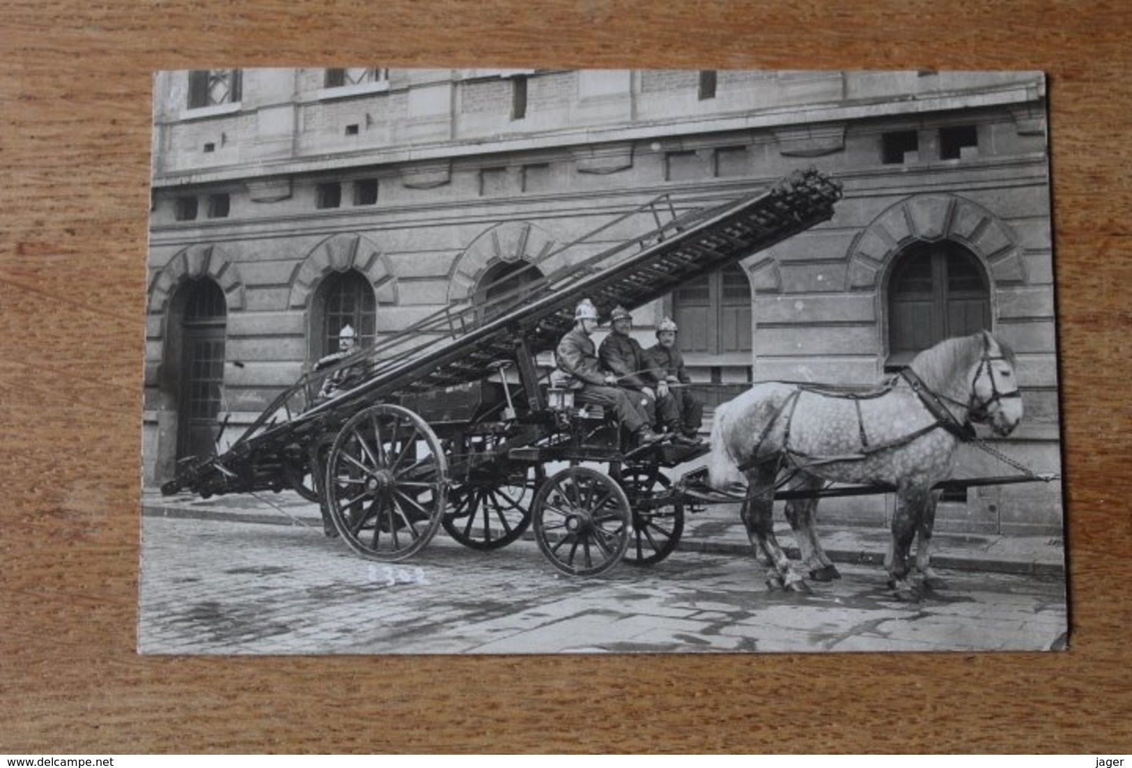 Carte Photo Sapeur Pompier De Paris Vehicule D'intervention Hippomobile Grande échelle  Vers 1910 - Pompieri