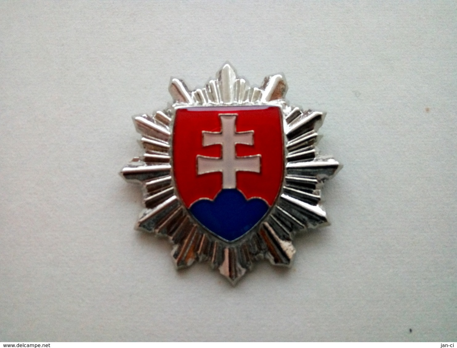 Slovak Slovakia Police Hat Cap Badge - NCO - Police & Gendarmerie