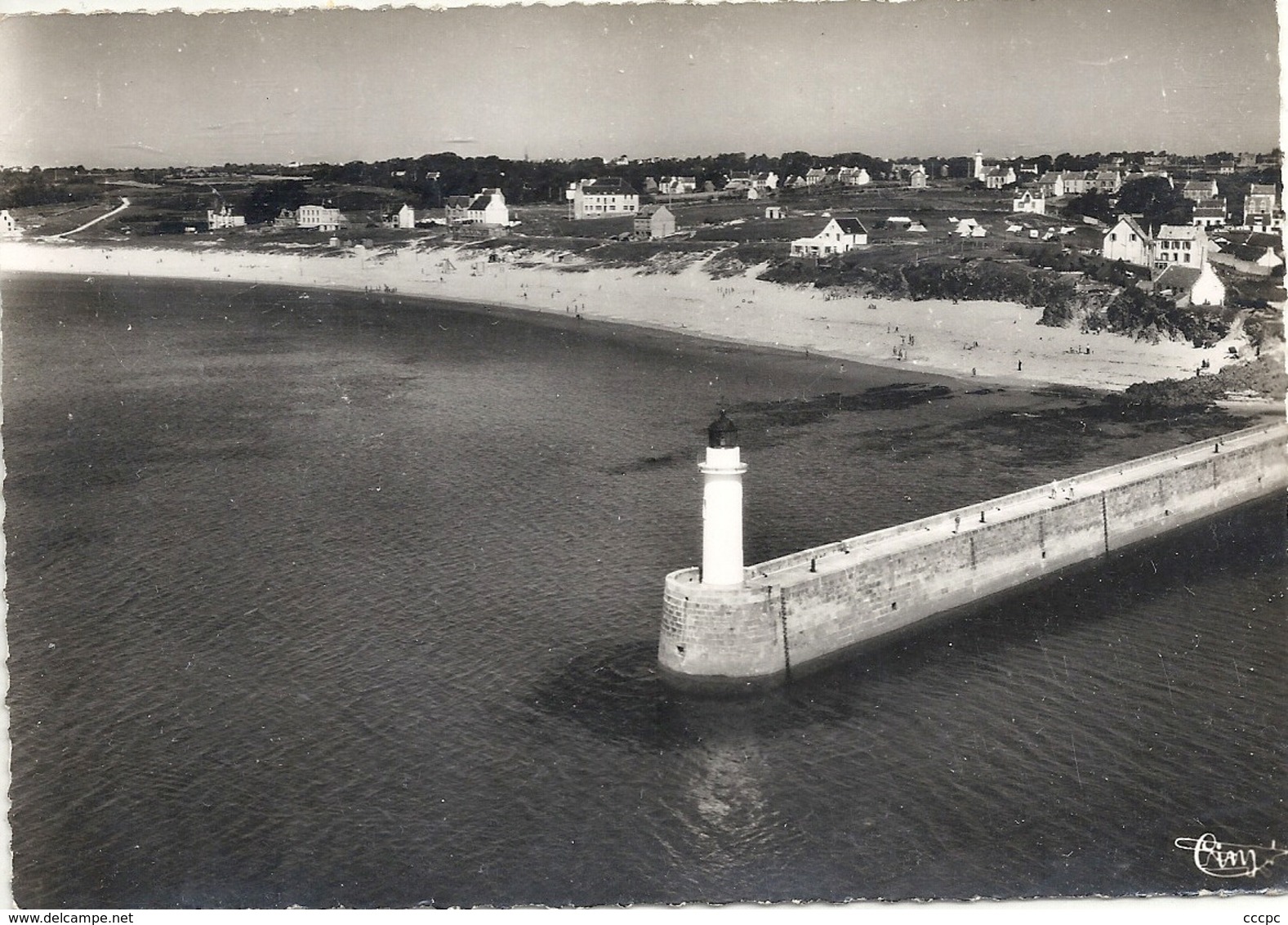 CPM Audierne Vue Aérienne La Jetée Le Phare Et La Plage - Audierne