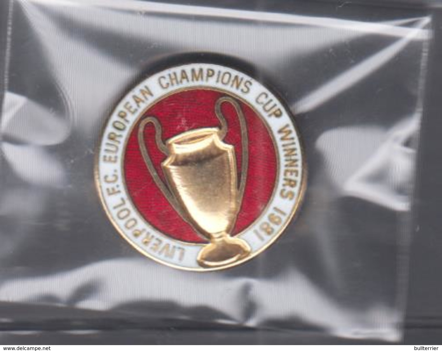 LIVERPOOL - 1981- EUROPEAN CUP WINNERS  LARGE ROUND RED ,WHITE AND GOLD BADGE - FINE CONDTION - Voetbal