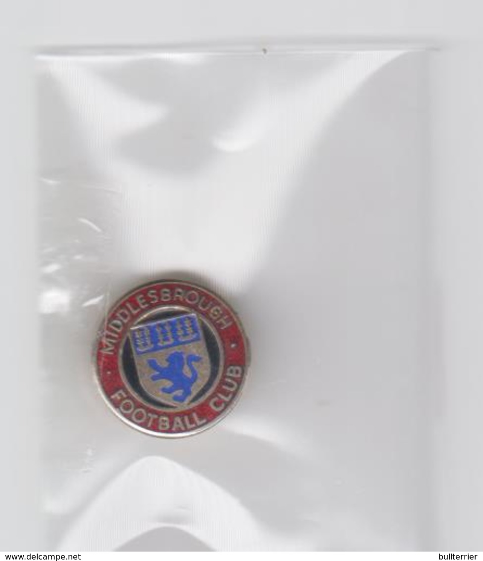 MIDDLESBOROUGH  -  BLACK RED SMALL ROUND BADGE , FINE CONDITION - Football