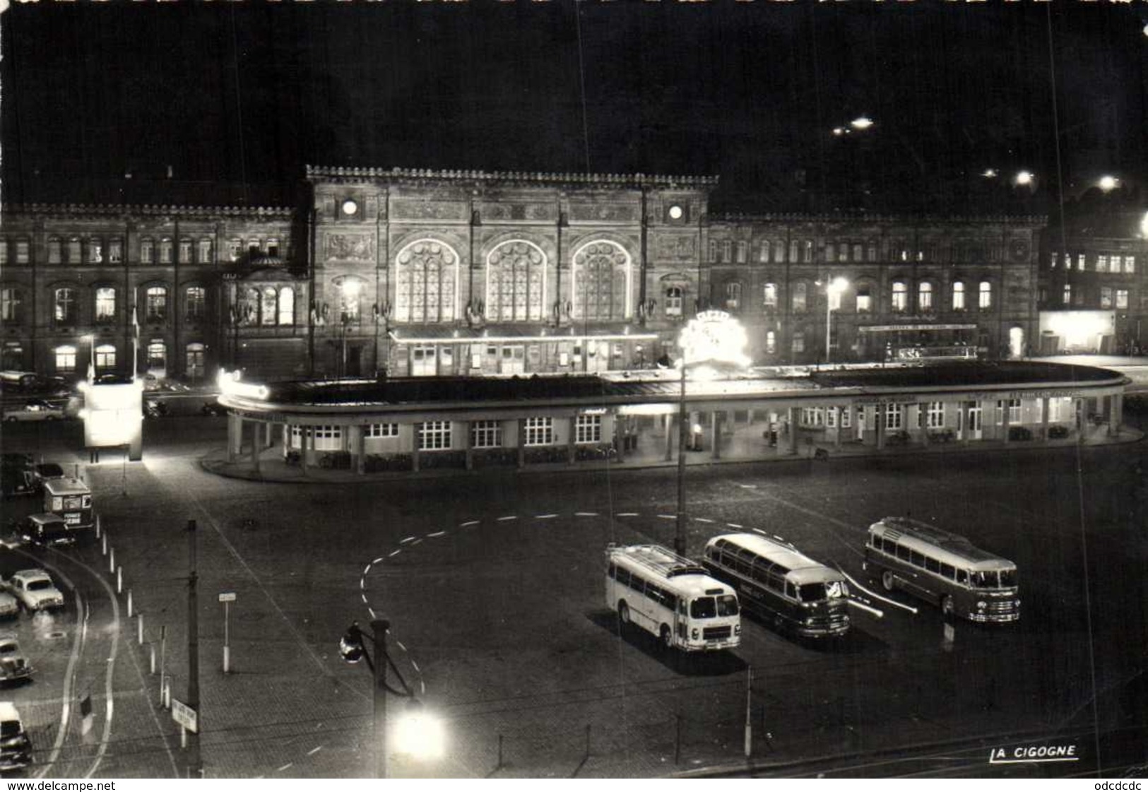 CPSM Grand Format STRASBOURG La Nuit La Gare Autobus RV - Buses & Coaches