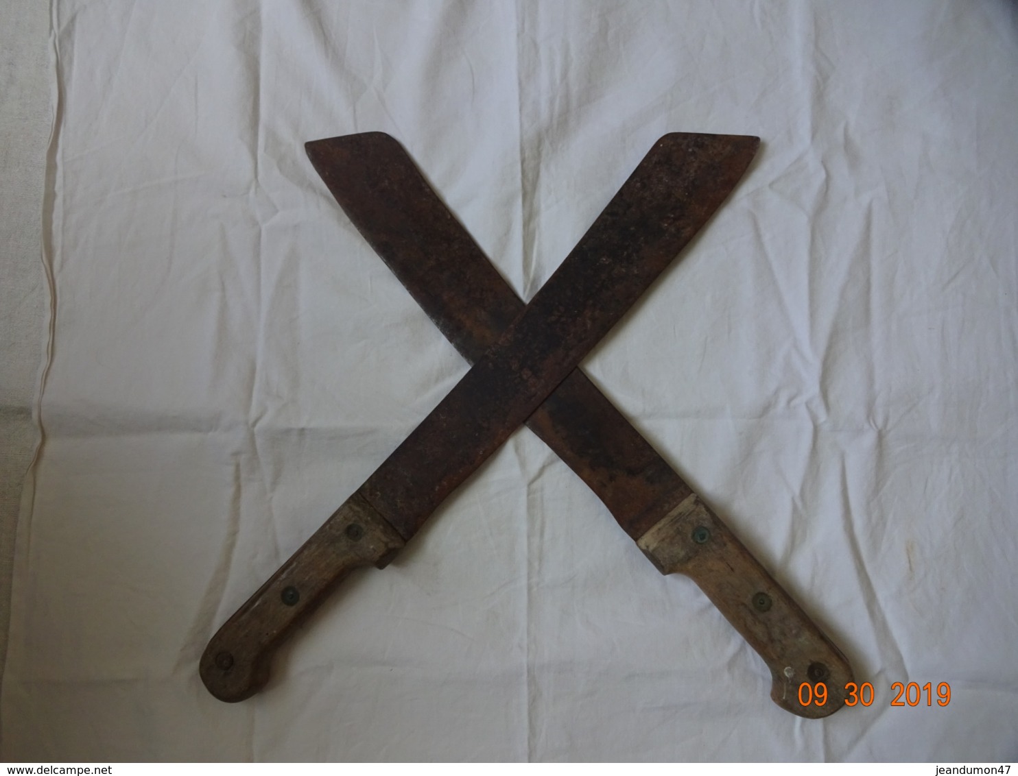 LOT DE 2 ANCIENNES MACHETTES - DUMAS & 108 GIRODIAS. PROVENANCE D'AFRIQUE. - Armes Blanches