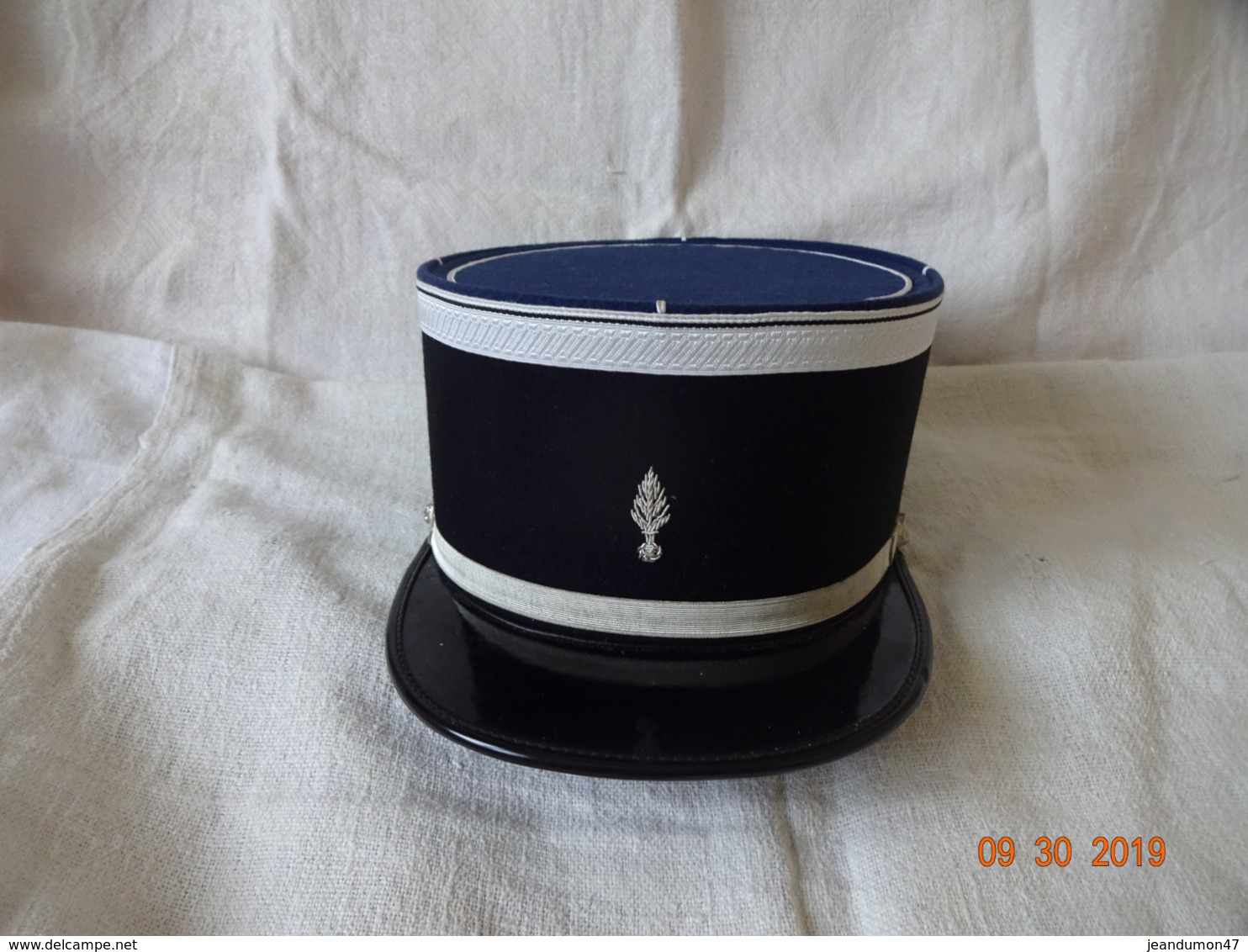 SUPERBE KEPI DE SOUS-OFFICIER DE GENDARMERIE EN EXCELLENT ETAT ( Voir Photos ) T 57 Ou 58 - Headpieces, Headdresses