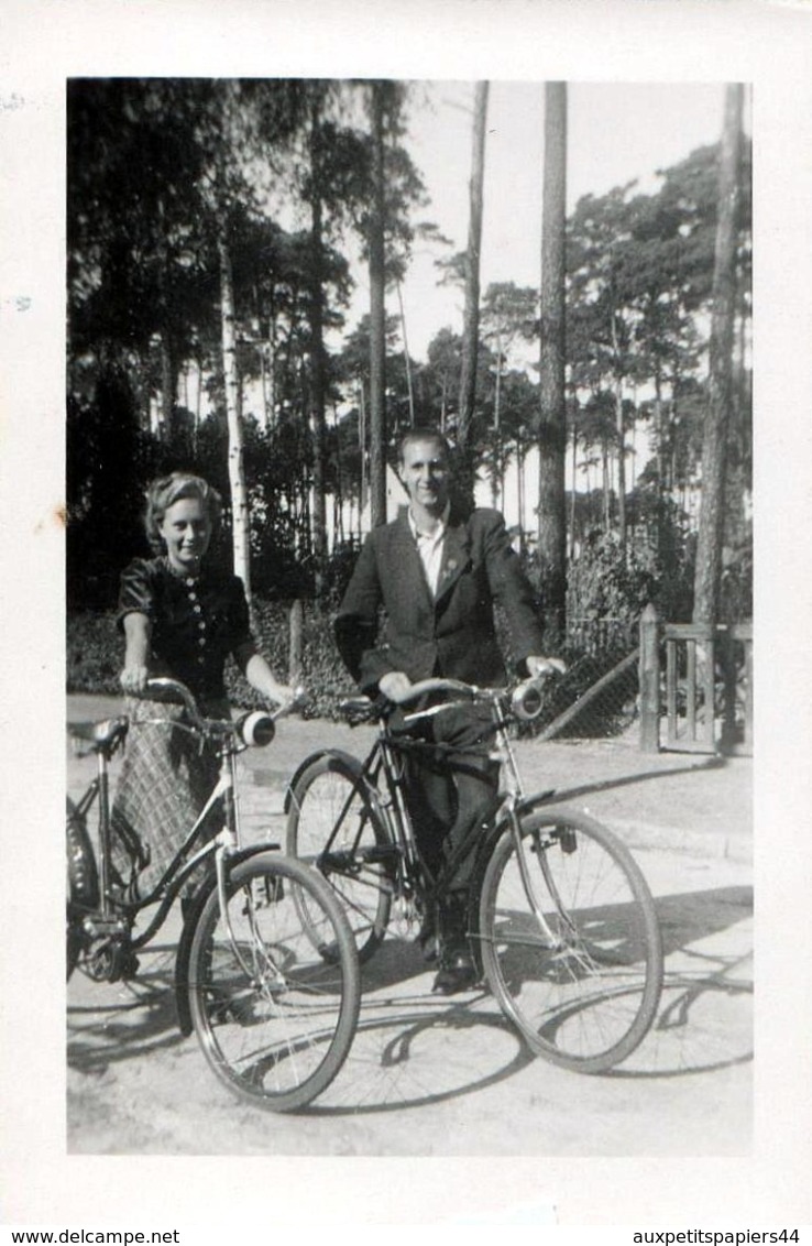 Photo Originale Vélo, Bicyclette, Biclo, Biclou, Petite Reine, Cycle, Bécane & Couple En 1941 - Légende Dos - Cyclisme