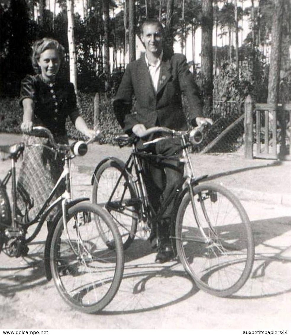 Photo Originale Vélo, Bicyclette, Biclo, Biclou, Petite Reine, Cycle, Bécane & Couple En 1941 - Légende Dos - Cyclisme