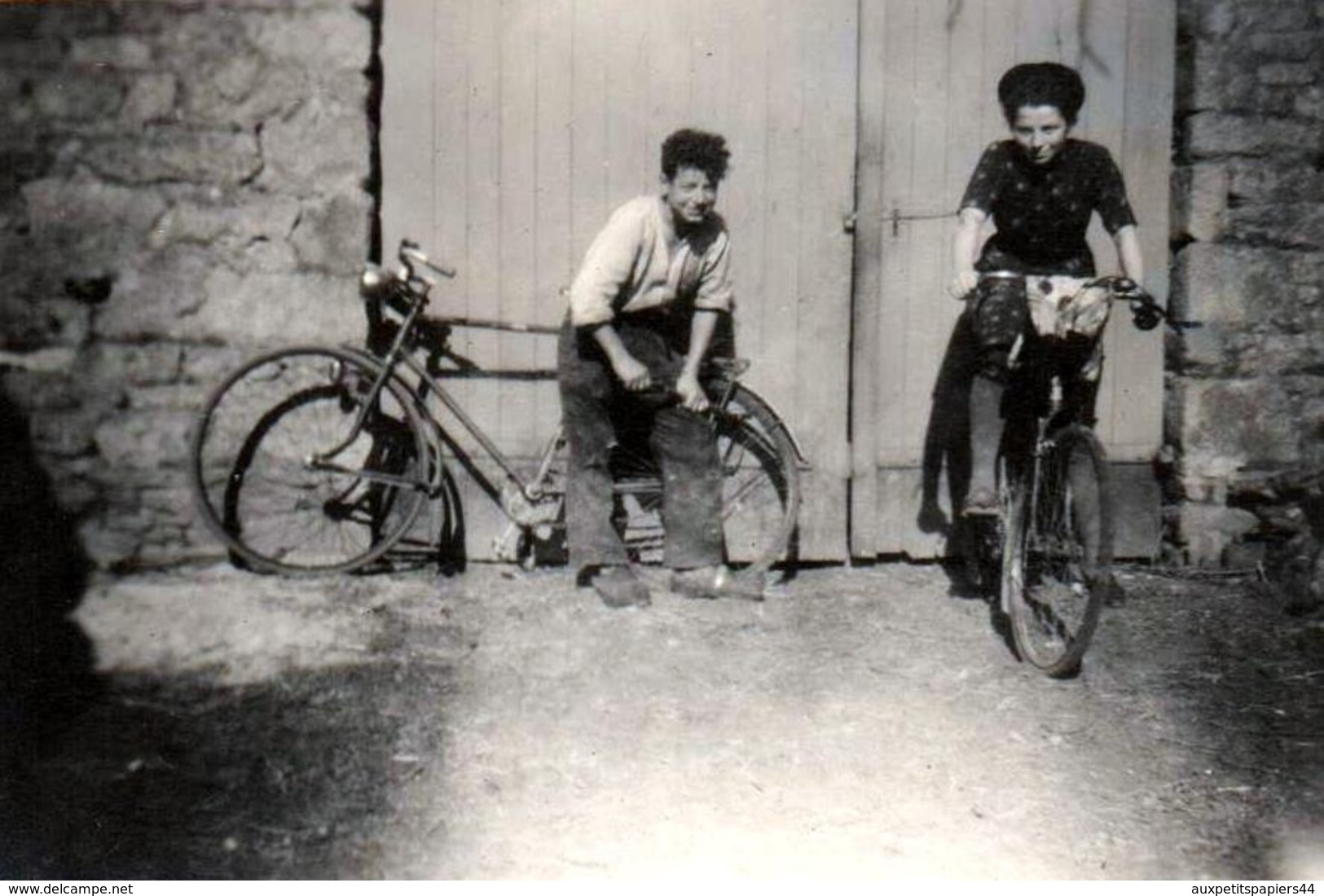 Photo Originale Vélo, Bicyclette, Biclo, Biclou, Petite Reine, Cycle, Bécane Pour Maria & Joseph, Vive La Route ! 1940's - Cyclisme