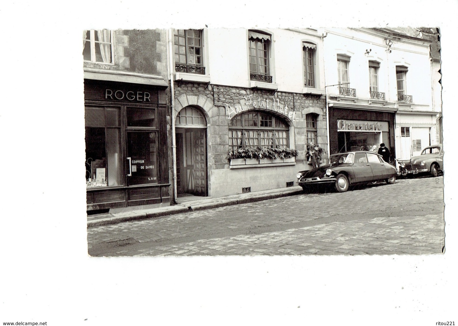 Cpm - 61 - Alençon - AU PETIT VATEL J. Hernandès - ROGER Coiffeur Dames CHARCUTERIE Voiture DS CITROËN 203 PEUGEOT - Alencon