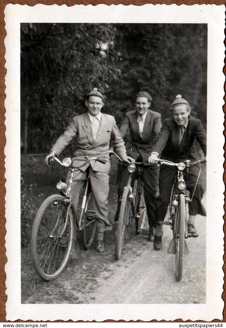 Photo Originale Vélo, Bicyclette, Biclou, Petite Reine, Cycle, Bécane & Délire De Bonnets à Pompons Vers 1950 Wurzen - Cyclisme